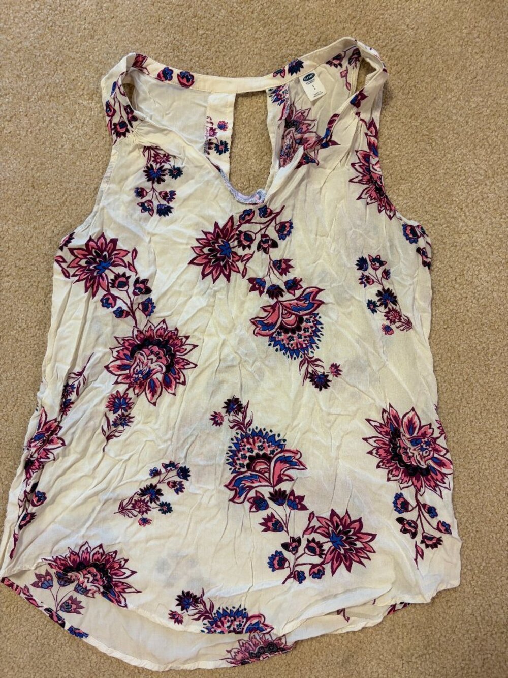 Ladies Old Navy Bundle of 4 shirts size small long sleeve short sleeve tanks